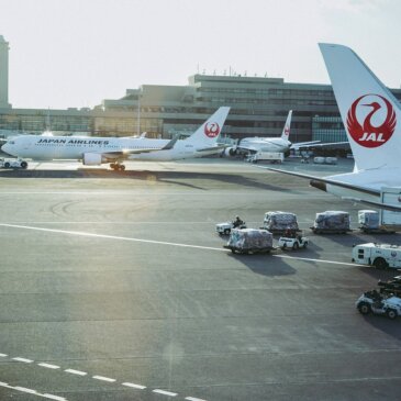 Japan Airlines rozszerza flotę o nowe samoloty Boeing i Airbus